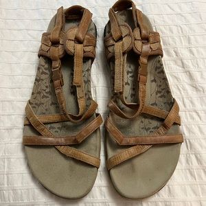 Merrell womans comfort sandals size US 10